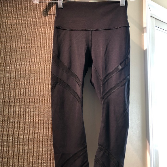 Lululemon Wunder Under Crop Leggings - Picture 2 of 3